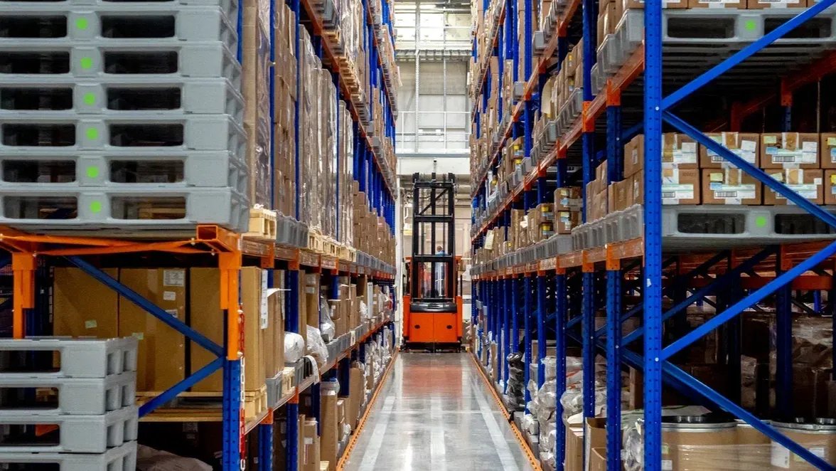 Bild zum Beitrag Lagerlogistik für kleine Unternehmen: Effiziente Lösungen 2024